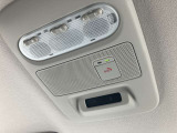 SOSコールボタンを装備しています。事故やあおり運転に遭った時など、オペレーターへ直接通話できて救援要請が出来ます。