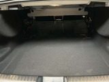 ゆったりとしたトランクルームでございます。たくさんのお荷物の車載が可能でございます。