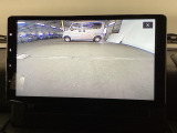 バックモニター付きで、車庫入れやバック時の後方確認をサポート。