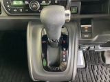 発進時から滑らかに加速する無段階変速のCVTはストップ&ゴーの多い街の中も快適です