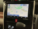 純正ナビを装備。タッチパネル式で使いやすく、お出かけもラクラクです。