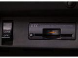 コンソール内一体型のビルトインETC装備!見た目の部分も良いですが、ETCカードの盗難防止になる設置箇所です!料金所の渋滞回避!時間帯・日によって料金の軽減を受けられます!ストレス知らずのドライブ!