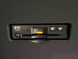ETCカードを挿入することで高速道路を利用する際の支払いがキャッシュレスになったり、ETCスマートインターチェンジが利用できたり、とても便利なアイテムです!保証は修理保証のみとなります。
