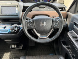 【純正革巻きステアリング】上質な革を使用することで、手にしっかり馴染みとても運転しやすいハンドルです♪
