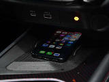 スマホの充電等に便利なUSBのソケットが付いています。