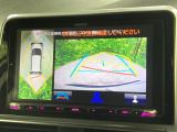 【パノラミックビューモニター】専用のカメラにより、上から見下ろしたような視点で360度クルマの周囲を確認することができます☆縦列駐車や幅寄せ時に活躍してくれます♪