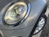 ●LEDヘッドライト:夜間走行時も良好な視界を確保し安心して運転できる高輝度LEDヘッドライトを装備!点灯速度が早く、消費電力も抑えられています。