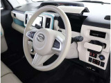 見通しのよいすっきりとした視界で、誰でも運転しやすいです。運転のしやすさは疲れにくさにも繋がりますよ♪