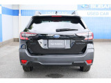 後退時にはバックカメラとセンサーがドライバーをアシスト。車庫入れが不安な方も安心です。