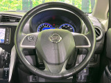 【純正革巻きステアリング】上質な革を使用することで、手にしっかり馴染みとても運転しやすいハンドルです♪