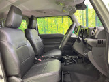 運転席シート廻りは使用感も少なく、良好な状態となっています。前オーナー様が丁寧に使っていたことがよくわかりますね。