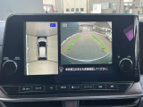 アラウンドビューモニター搭載。上から見下ろしたように液晶に映るのでスムーズな駐車をサポートします。