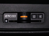 装備されているビルトインタイプのホンダ純正ETC車載器です。セットアップしてからご納車致します。ETCカードを差し込めば高速道路の出入り口ゲートを楽々通過出来ます。