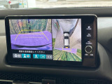 【マルチビューカメラシステム】専用のカメラにより、上から見下ろしたような視点で360度クルマの周囲を確認することができます☆死角部分も確認しやすく、狭い場所での切り返しや駐車もスムーズに行えます。