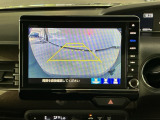 【バックカメラ】運転が苦手な方も車庫入れラクラクです!ギアをリバースに入れれば自動的に切り換わりますので、面倒な操作は不要です♪狭い駐車場もお車を傷つけず安心ですね!