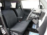 運転席のスペースはゆったりしていて、視界も広く確保されているので普段の運転からロングドライブまで快適です。