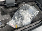 車用の充電ケーブルも装備されております。