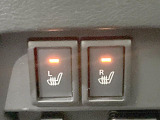 【シートヒーター】寒い日に重宝するシートヒーター!エアコンより早く温まってくれるので寒がりの人も安心ですね♪エアコンの温風は乾燥するから苦手、という方にもをおすすめです。