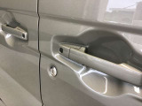 キーをポケットに入れたままでもドアのロック&アンロックができ、雨の日や、荷物の多い日に大活躍!