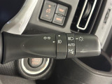 【オートライト(AUTO)】外の明るさをシステムが感知して、自動でヘッドライトが点灯します!ヘッドライトをつけ忘れを防ぐ便利機能です。