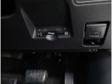 窓を開けずに料金所を通過できる今やもう必需品のETC!インパネにスッキリ装着したビルトインタイプです♪ETCカードの入れ忘れ・抜き忘れを音声やアラームで教えてくれるので、入れ忘れ・抜き忘れを防げます♪