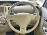 インテリアに合わせたデザインのステアリングは、運転される方のことも考え、運転しやすい形状、大きさです。是非一度、実際に触ってお確かめください。