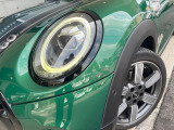●LEDヘッドライト:夜間走行時も良好な視界を確保し安心して運転できる高輝度LEDヘッドライトを装備!点灯速度が早く、消費電力も抑えられています。