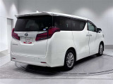 後部にはプライバシーガラスを装備しております。