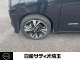 【アルミホイール】高級感引き立てる純正アルミ。止まってても走ってても存在感あります。