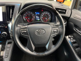 【純正革巻きステアリング】上質な革を使用することで、手にしっかり馴染みとても運転しやすいハンドルです♪