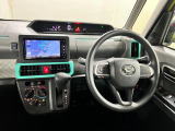 約10台の中古車を展示しております。4名のスタッフが元気良くお出迎えいたします。お気軽にご来店ください♪