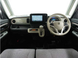 ◆インテリアパネル◆視界広々で非常に運転しやすくロングドライブでも疲れを感じさせないすっきりとまとまったインパネ周りです。