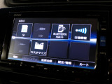 CD、DVD、Bluetooth、AM、FM、AUX、スマートフォン接続ができます。