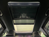 【サンルーフ】開放感たっぷりの希少装備、サンルーフが装着されています!車内に明かりを取り入れたり景色を楽しむ以外にも、車内の空気も簡単に換気できて快適です!
