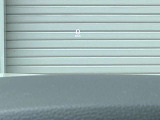 必要な情報を投影するヘッドアップディスプレイ(運転席前のガラス等に車速やナビ情報を投影する機能)。視線移動を抑え、速度やナビのルート案内、安全警告を直感的に確認。長距離運転でも疲れません。