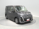 【右前斜め】暗い道も明るく照らすLEDヘッドライトを装備。夜間の運転も視界が確保されやすく、安心感を高めてくれます。日々の移動を支える実用的な一台です。
