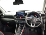オシャレなインテリアで運転する気分も盛り上がりますよね^^