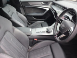 Audi正規ディーラーが高品質をお約束。高度な訓練・教育を受けたAudi専任メカニックが、100項目にもおよぶ精密な点検を実施いたします。すべてをクリアしたAudi車だけが、あなたのお手元に届けられるのです。