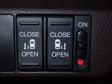 運転席からもスライドドアを楽々操作でスピーディーに!またスマートキーでも開閉できるので便利です。
