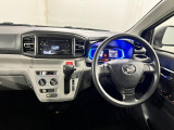 約10台の中古車を展示しております。4名のスタッフが元気良くお出迎えいたします。お気軽にご来店ください♪