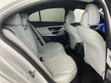 メルセデス・ベンツの定める厳しい基準をクリアしたお車のみをご案内させて頂きます。納車前整備はメーカー規定に基づき当店3Fの指定工場で入念に行なわれます。熟練のメカニックがお客様のお車を整備致します。