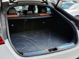 ゆったりとしたトランクルームでございます。たくさんのお荷物の車載が可能でございます。