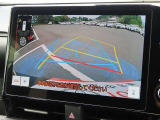 バックモニター付きでガイドラインがモニターに表示され、車庫入れや縦列駐車などの際に役立ちます!