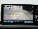 バックカメラの画像です。ガイドラインがスムースな車庫入れをサポートいたします。車庫入れの安心感がアップしますね。