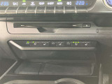 オーディオの操作部とCDの挿入口です。