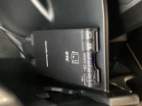 ETCがついています。高速道路の料金所の通過も楽々です。カードの取り出しもしやすい場所についています。
