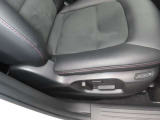 運転席の電動パワーシートとシートメモリーも付いています。