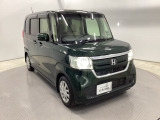 狭い駐車場でも、スライドドアならチャイルドシートへのお子さまの乗降や荷物の積載もスムーズ。