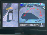 アラウンドビューモニター搭載。上から見下ろしたように液晶に映るのでスムーズな駐車をサポートします。