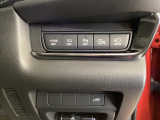 各種機能の切替スイッチは運転席パネル下に集約されています。任意で切り替え可能なため状況に合わせてお使いください。